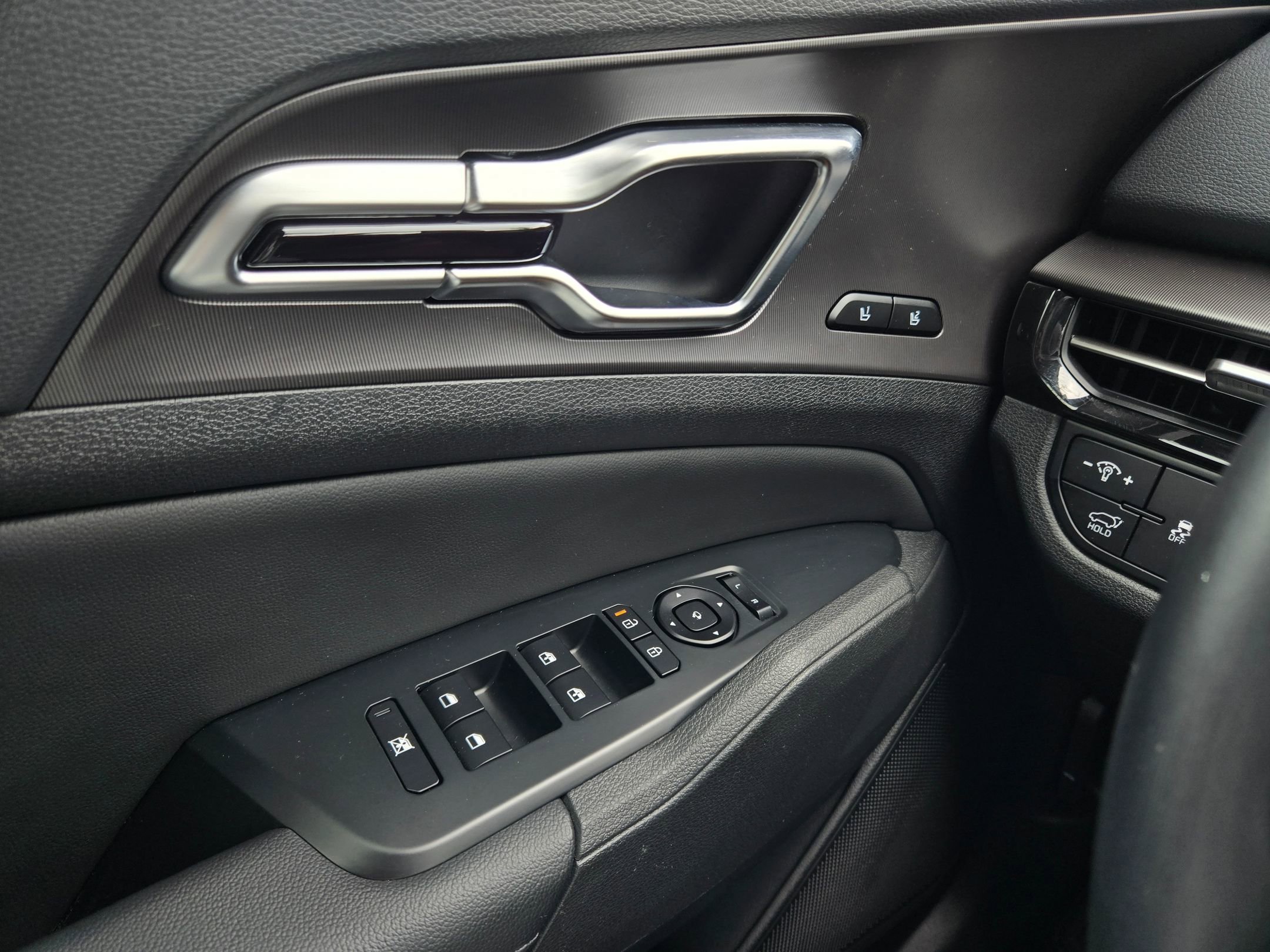 Used 2026 Ebony Black Kia SX image 21