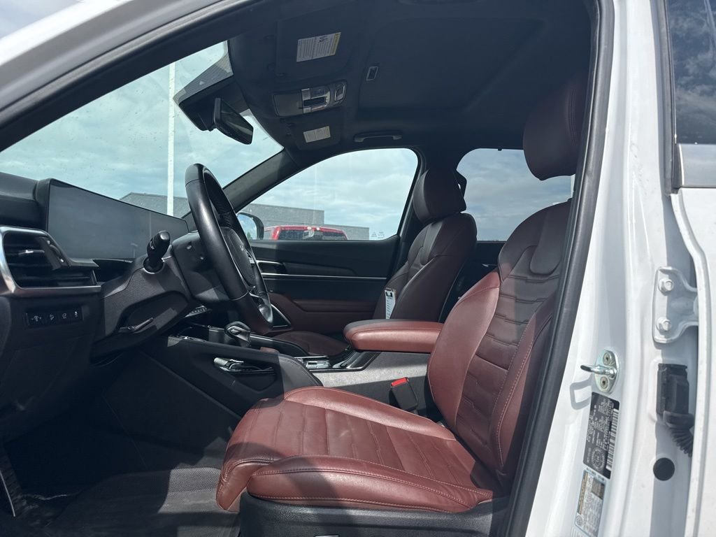 Used 2023 Black Kia SX X-Line image 16