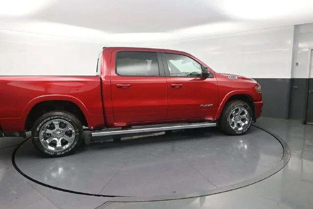 New 2026 Molten Red Pearl-Coat Exterior Paint RAM Big Horn/Lone Star image 9