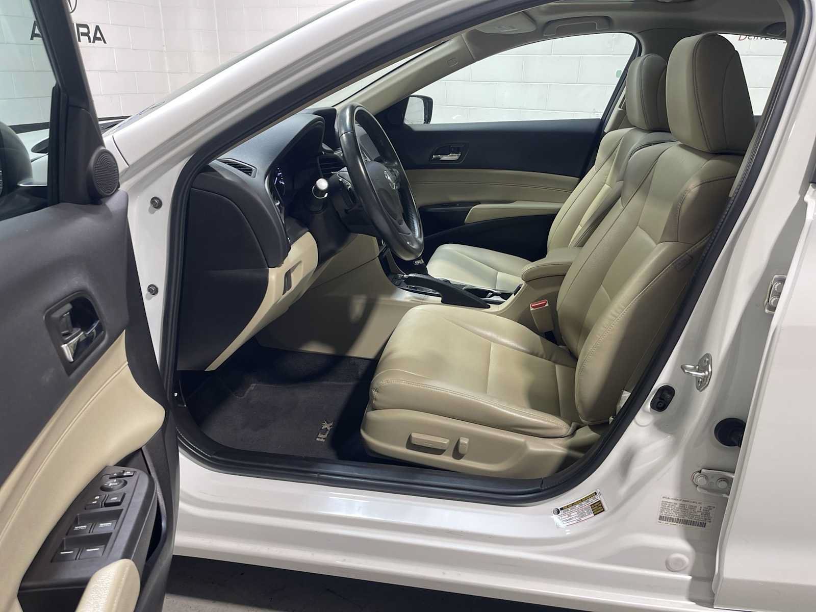 Used 2018 Bellanova White Pearl Acura  image 29