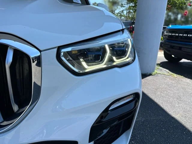 Used 2019 White BMW xDrive40i image 9
