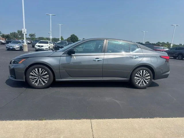 Used 2025 Gray Nissan 2.5 SV image 5