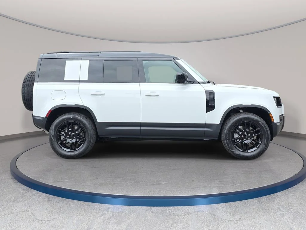 New 2026 Fuji White LAND ROVER S image 4
