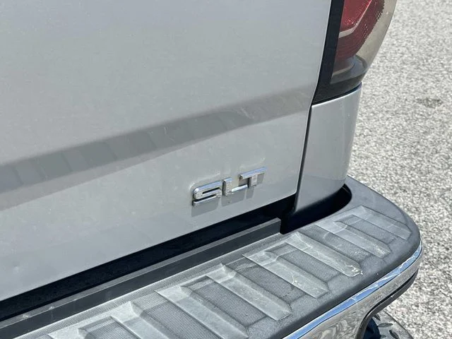 Used 2018 Silver GMC SLT image 9