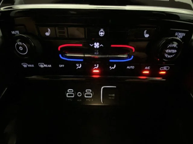 Used 2021 Silver Jeep Laredo image 18