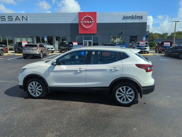 Used 2022 White Nissan SV image 10