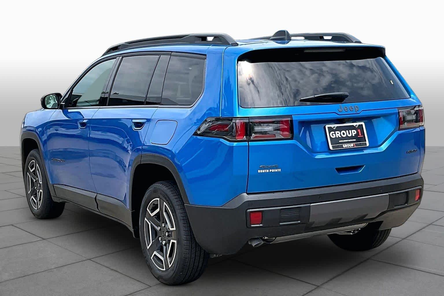 New 2026 Hydro Blue Pearl-Coat Exterior Paint Jeep Laredo image 12
