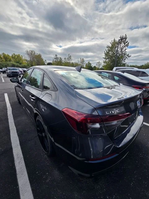 Used 2025  Honda Sport image 7