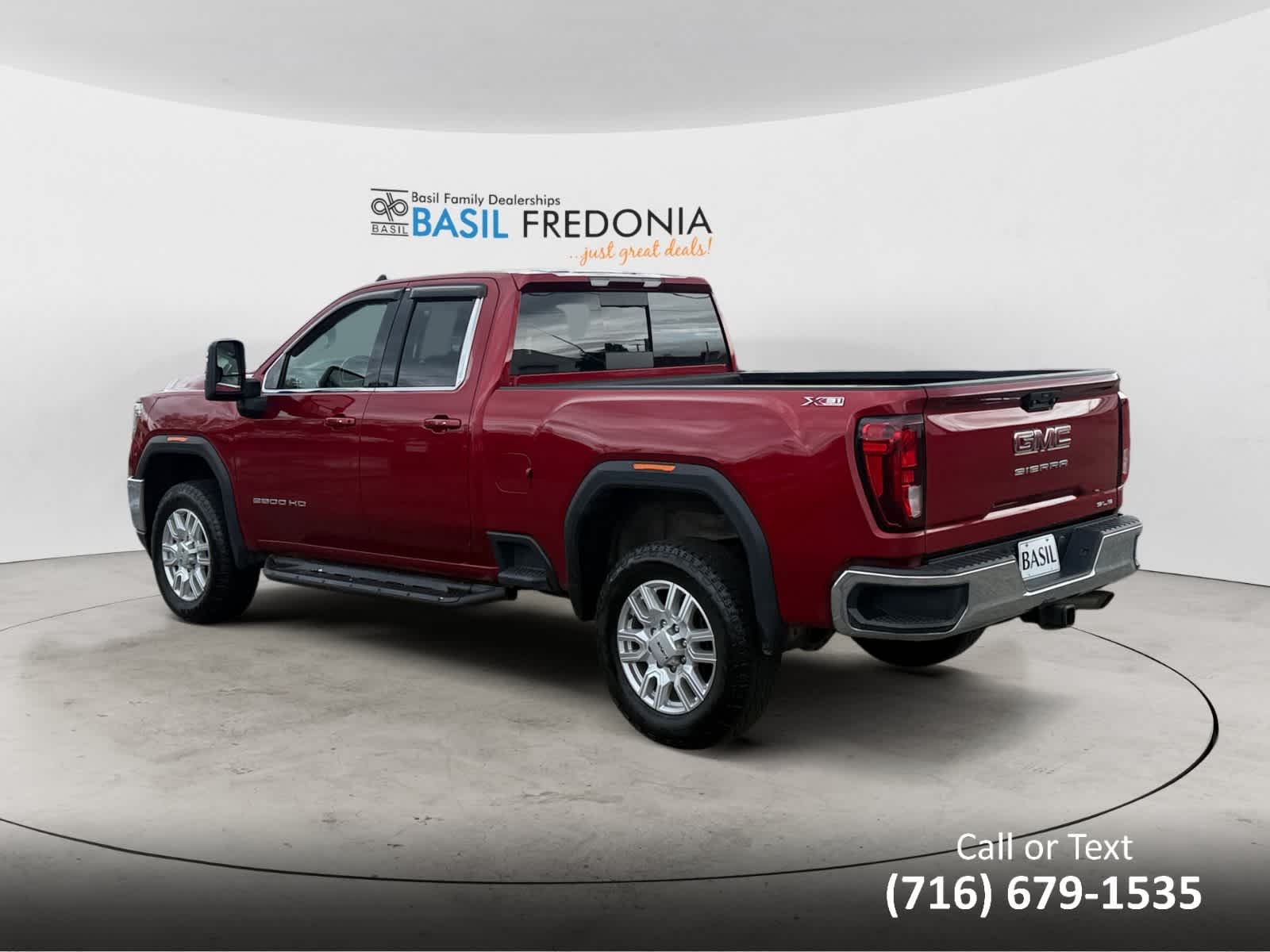 Used 2022 Cayenne Red Tintcoat GMC SLE image 3