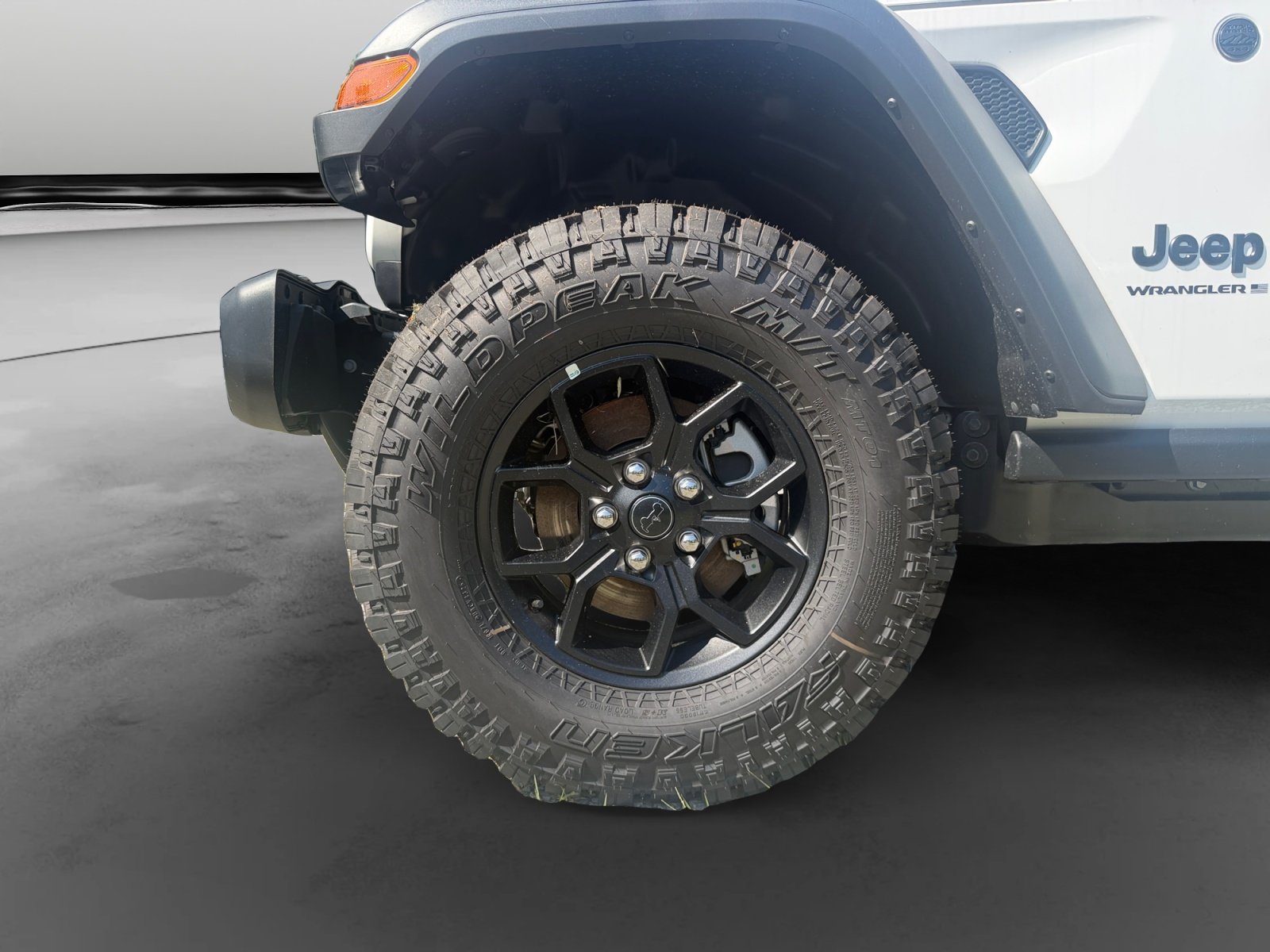 New 2026 Bright White Clear-Coat Exterior Paint Jeep  image 9