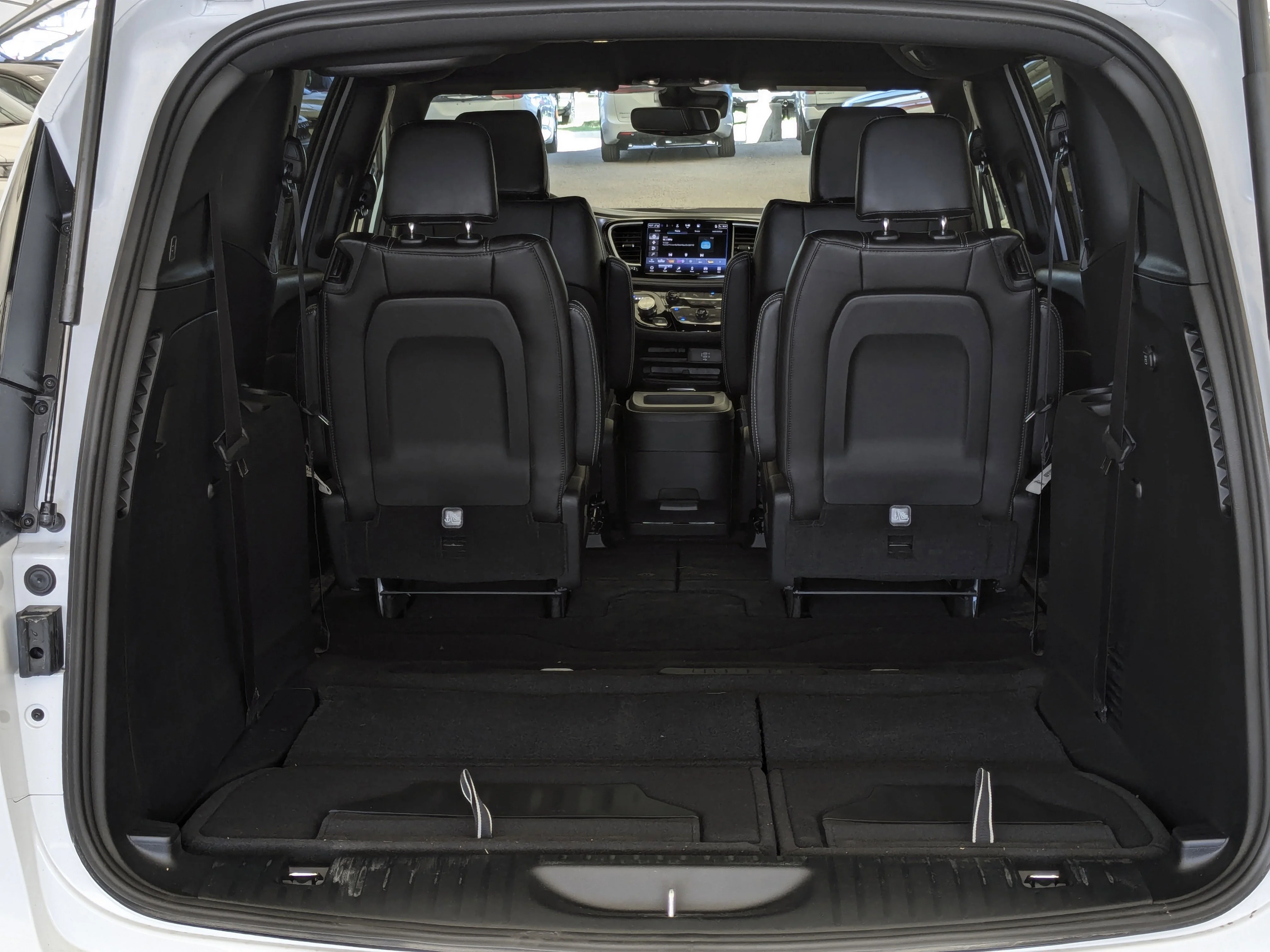 New 2026 White Chrysler Select - - 360 Camera - FAV Edition - Power Liftgate - Remote Start & tons more! image 30
