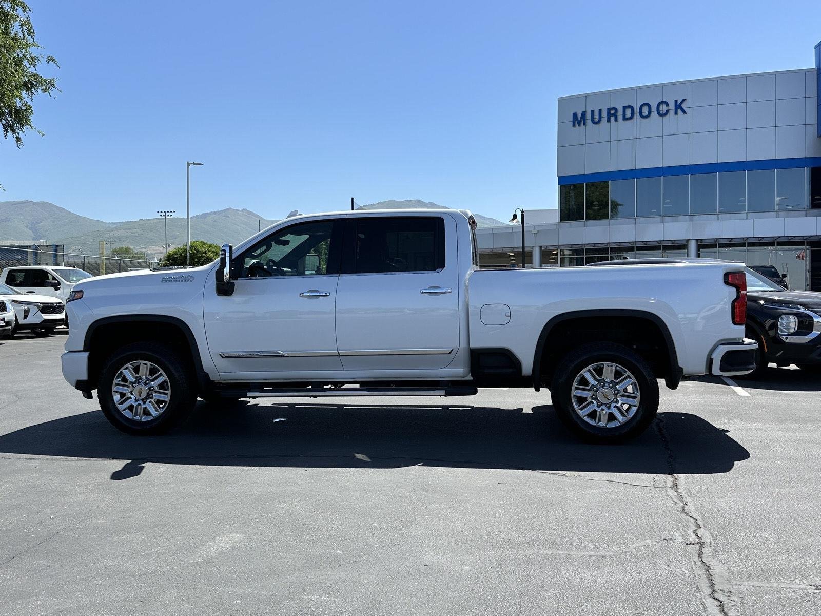 Certified Used 2025 Iridescent Pearl Tricoat Chevrolet High Country image 13