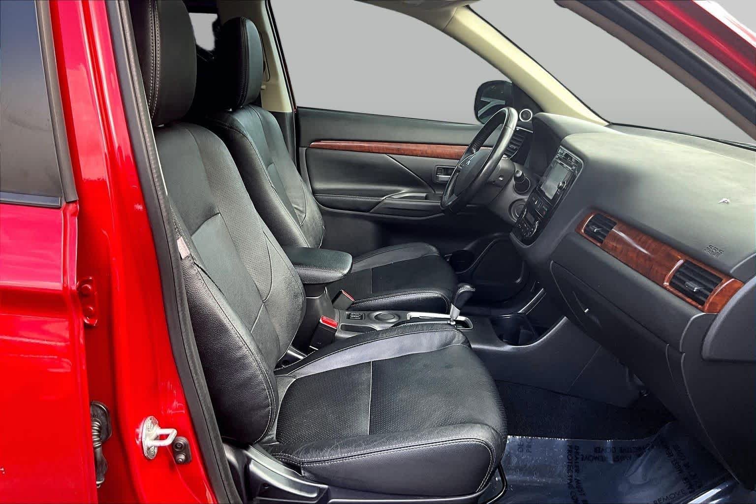 Used 2015 Rally Red Mitsubishi SE image 8