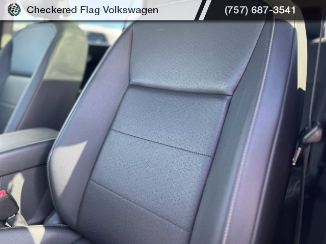 Used 2021 Deep Black Pearl Volkswagen 2.0T SE With 3rd Row image 22