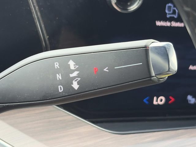 Used 2025 Gray Chevrolet Z71 image 26