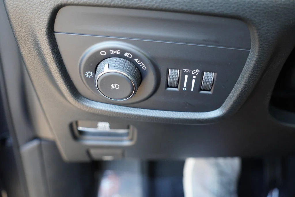 Certified Used 2025 Gray Jeep Summit image 29