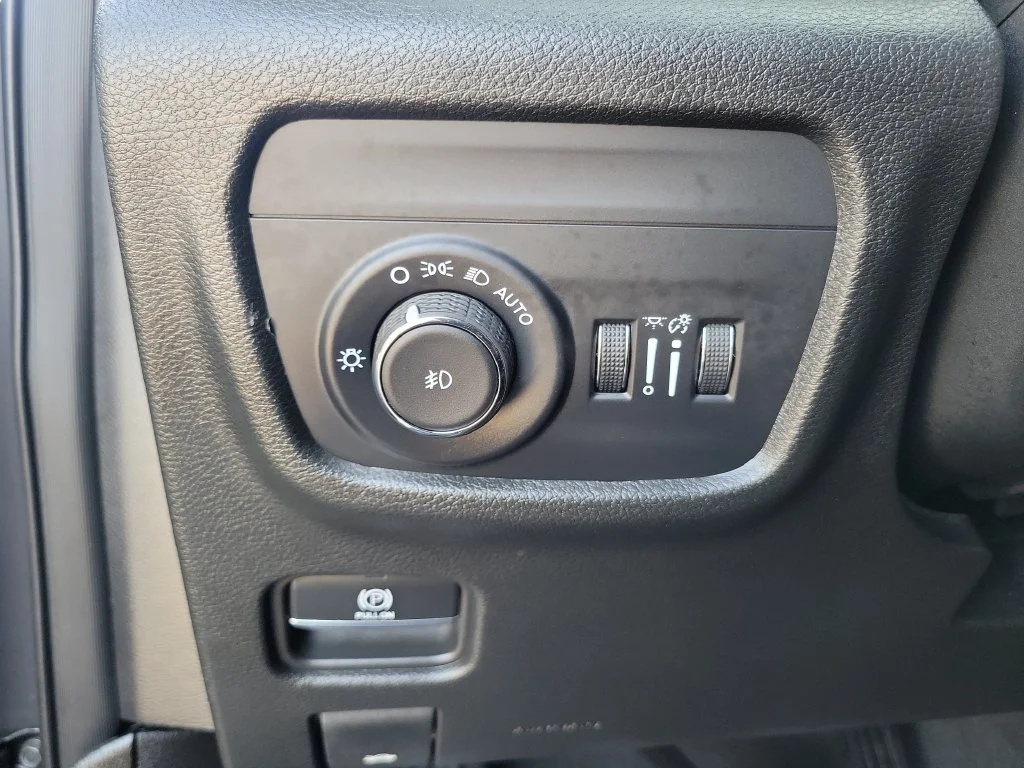 Certified Used 2025 Gray Jeep Limited image 29
