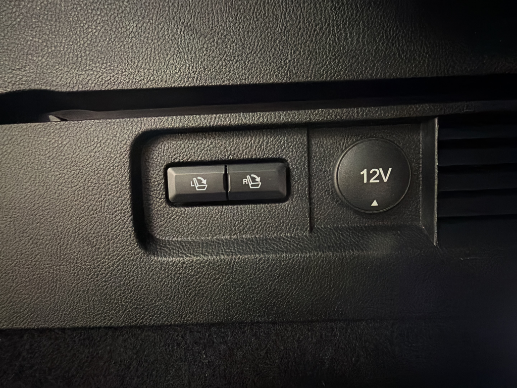 Used 2017 Gray Lincoln Reserve image 32