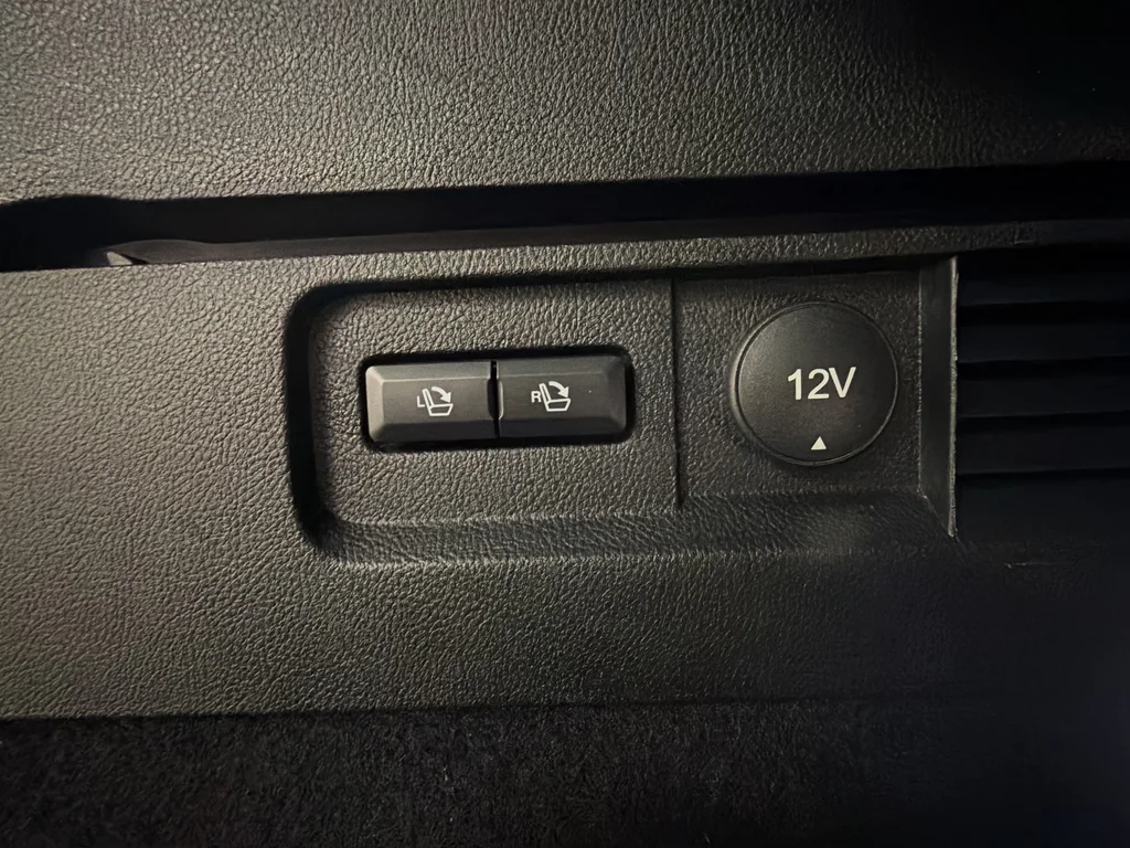 Used 2017 Gray Lincoln Reserve image 32