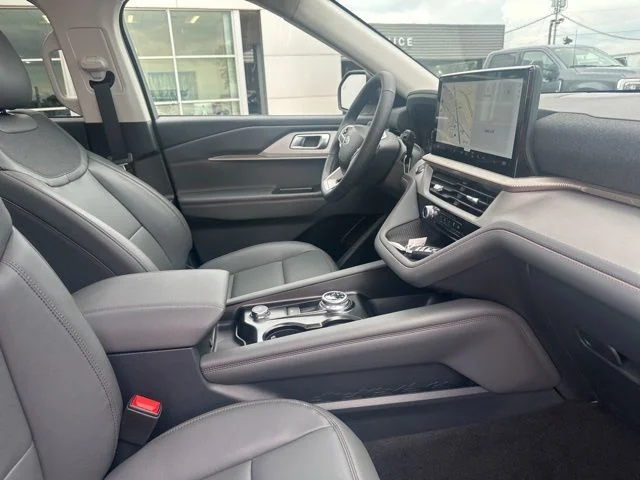 New 2026 Star White Metallic Tri-Coat Ford Active image 9