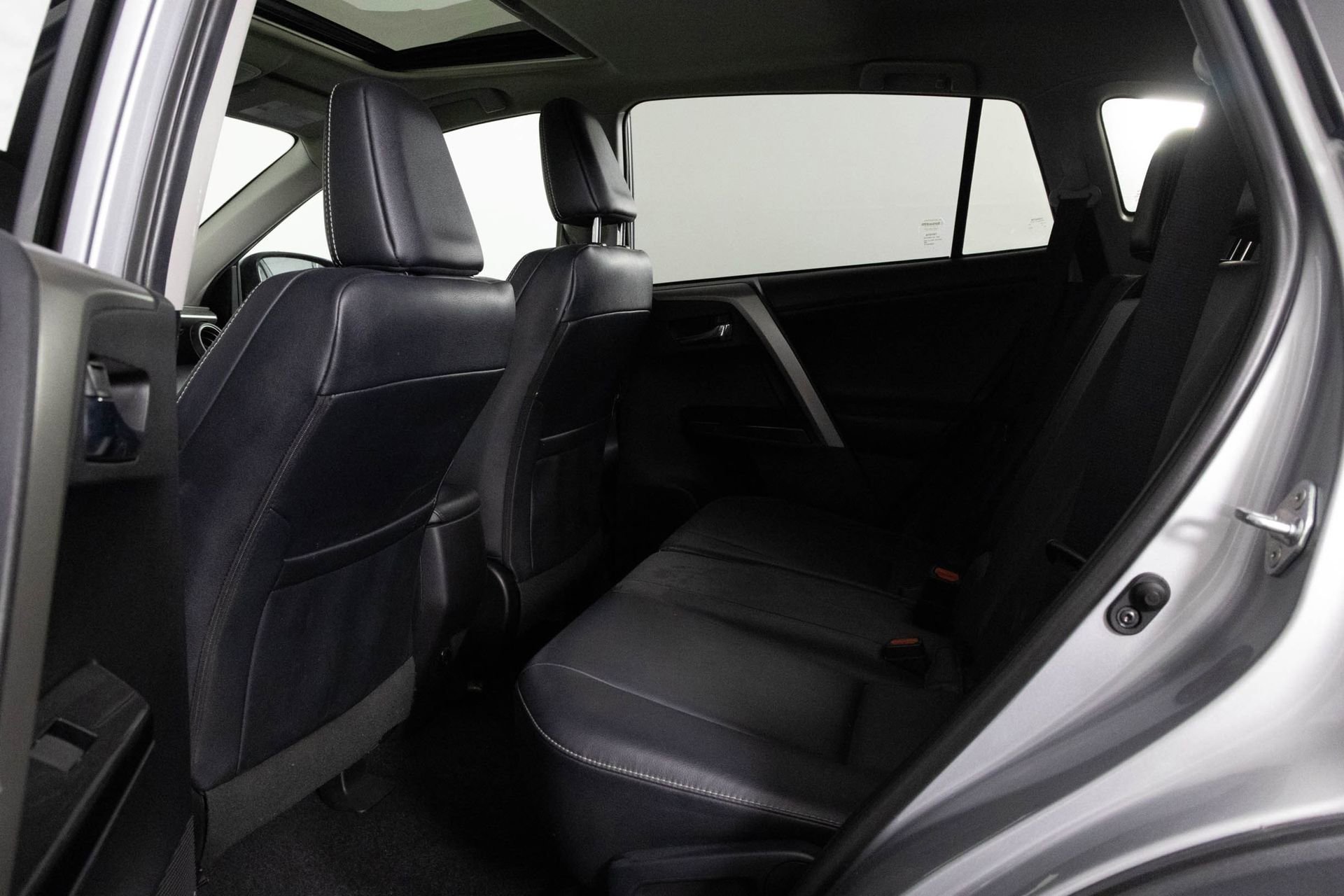 2018 TOYOTA RAV4 - Image 33