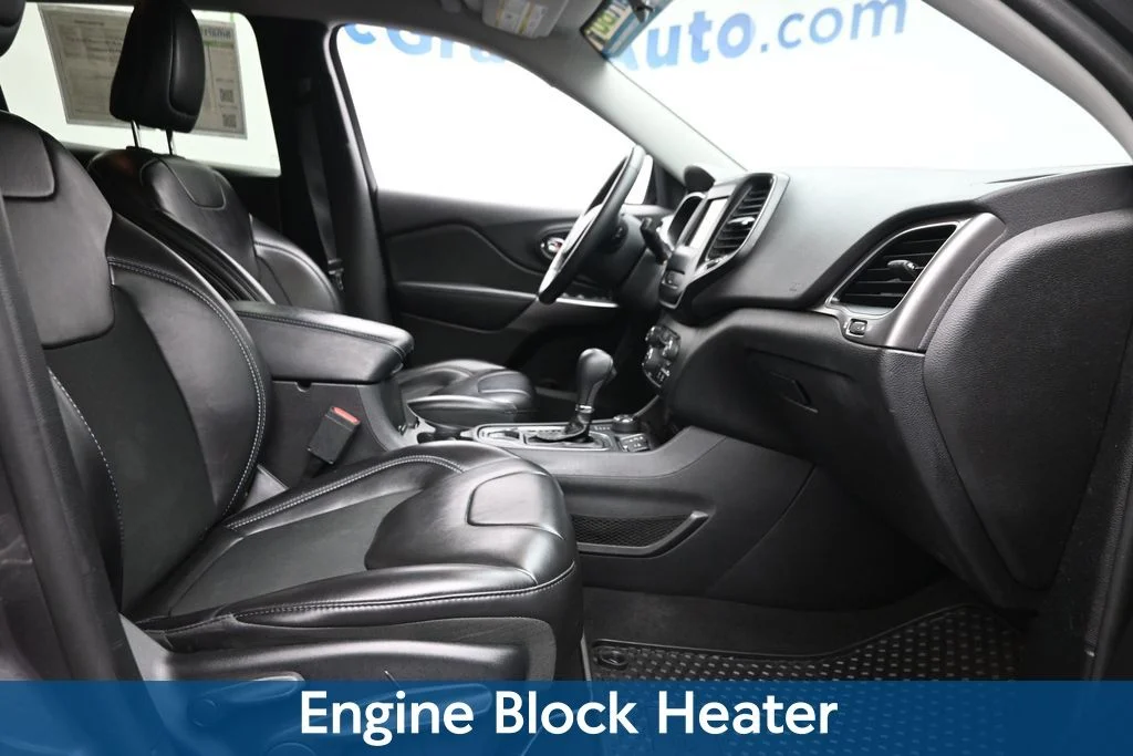 Used 2019 Gray Jeep Latitude Plus image 10