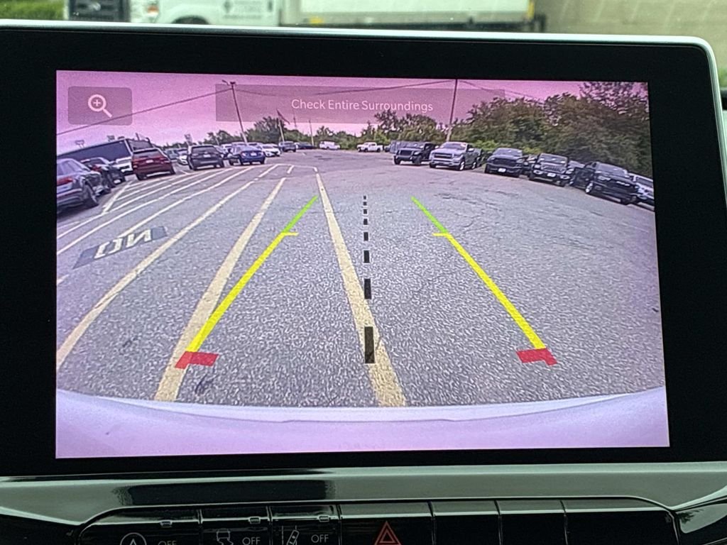 Used 2022 White Jeep Latitude image 35