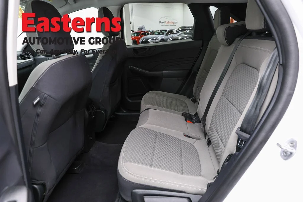 Used 2022 White Ford SE image 22