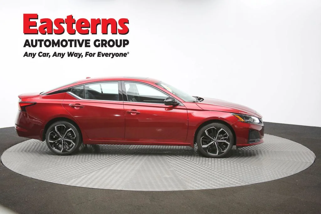 Used 2023 Red Nissan 2.5 SR image 44