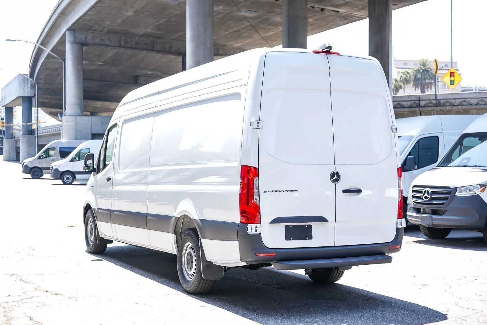 New 2025 Arctic+White Mercedes-Benz Cargo 170 WB High Roof RWD Electric Motor image 39