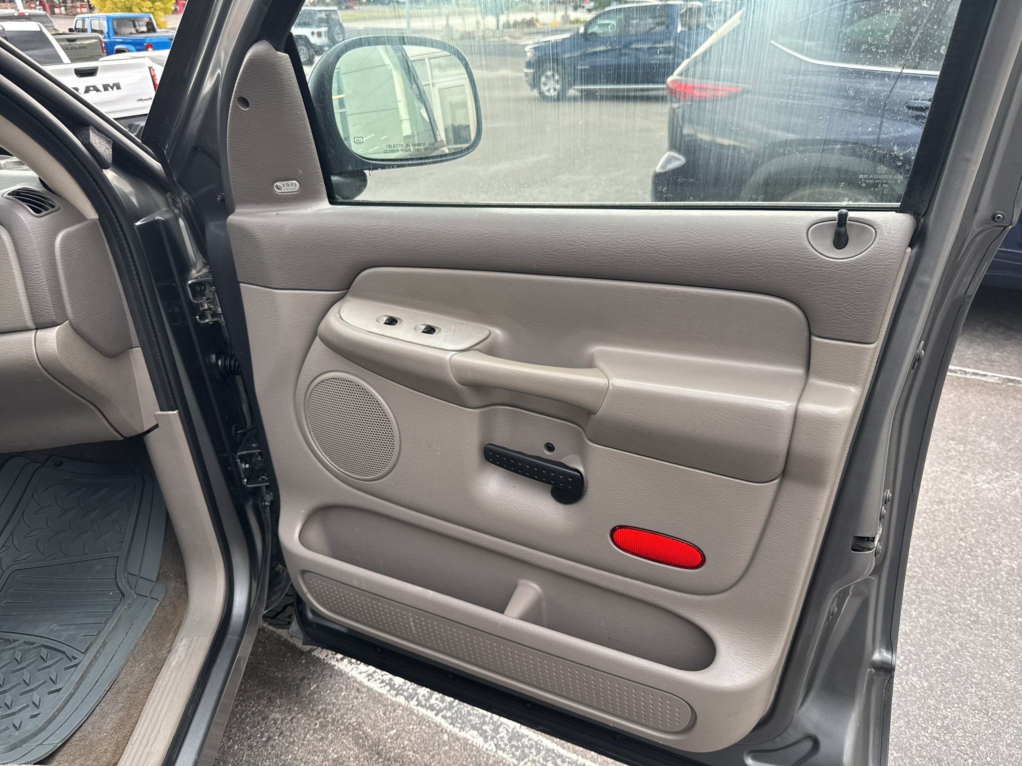 Used 2005 Gray Dodge SLT image 20