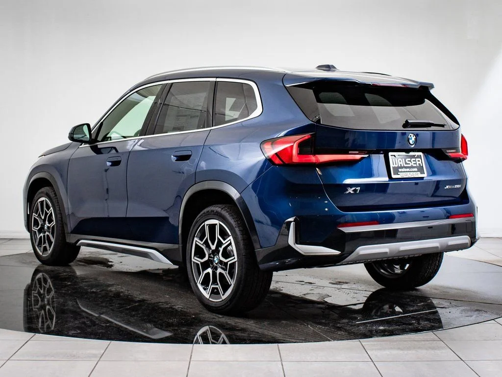 Used 2025 Blue Metallic BMW xDrive28i image 6