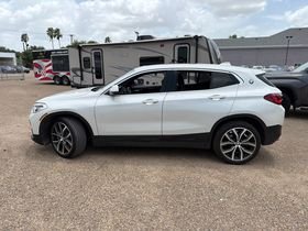 Used 2022 White Metallic BMW sDrive28i image 9