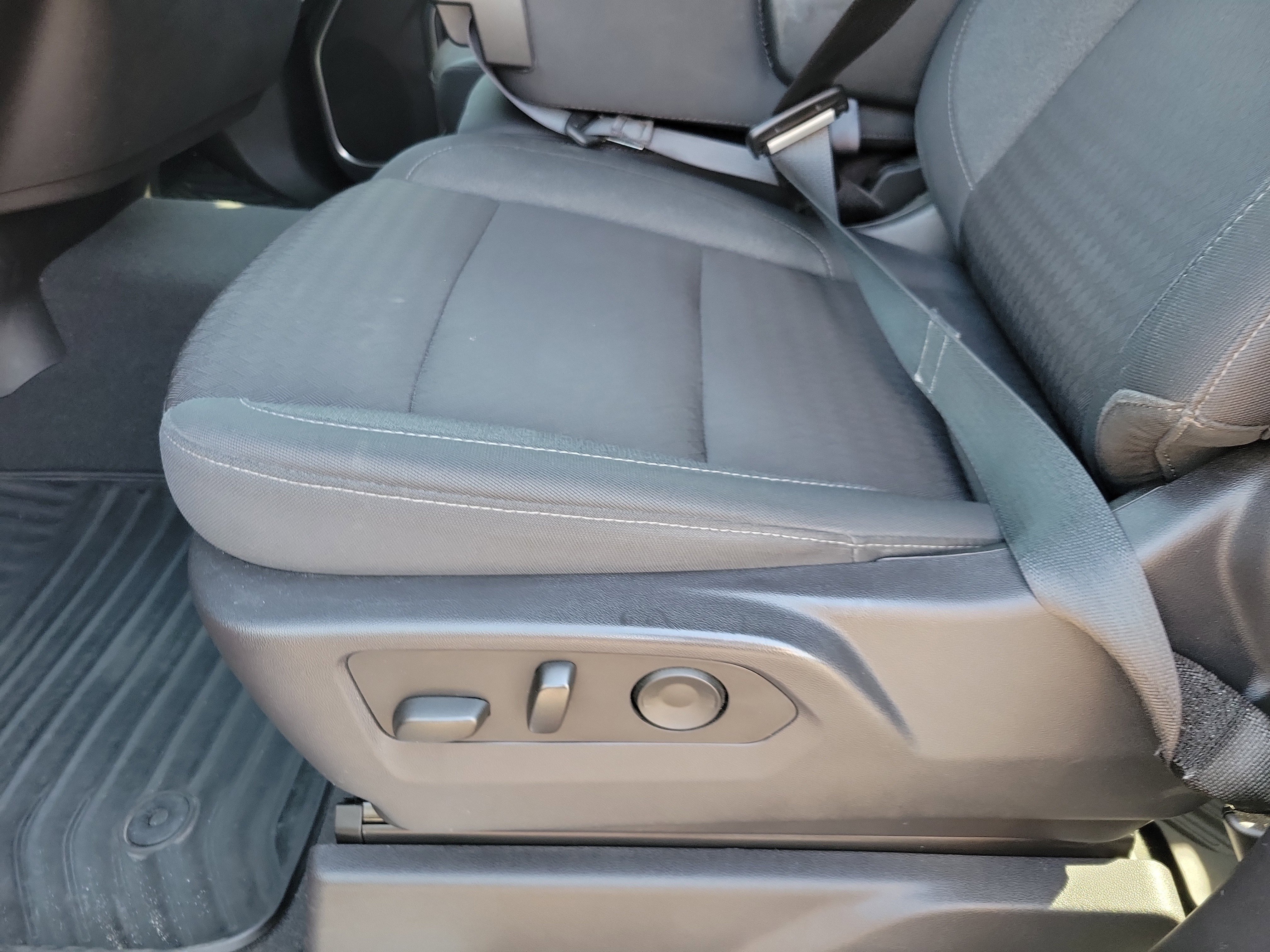 2025 Chevrolet Silverado 1500 LT - Photo 6