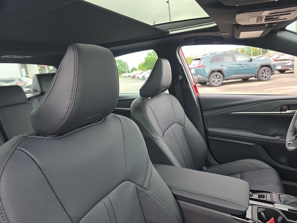 New 2026 Supersonic Red with Midnight Black Metallic roof Toyota XSE image 10