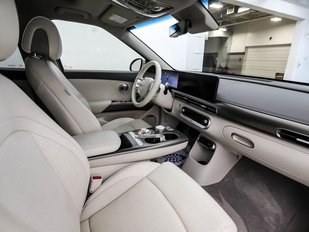 Used 2023 White Genesis Advanced image 30
