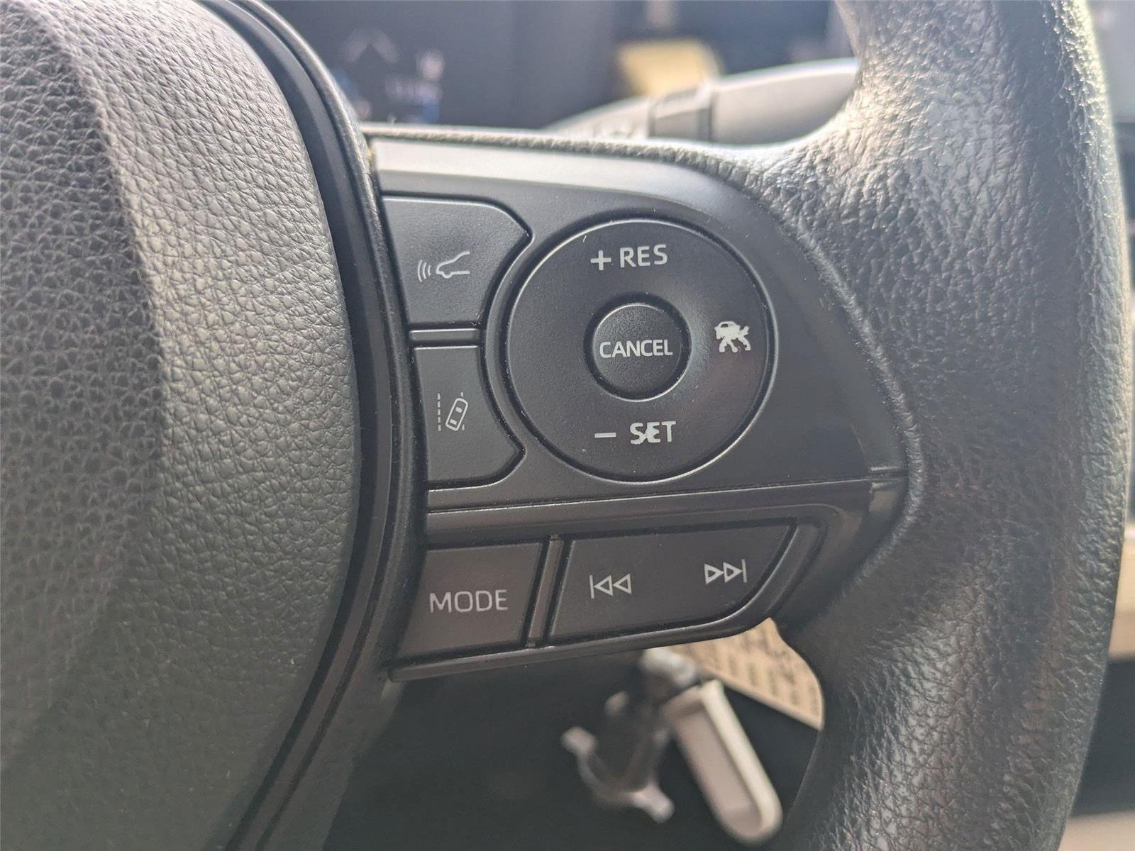 Used 2022 White Toyota LE image 15