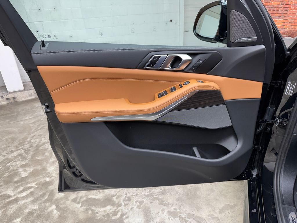 New 2026 Black BMW xDrive40i image 9