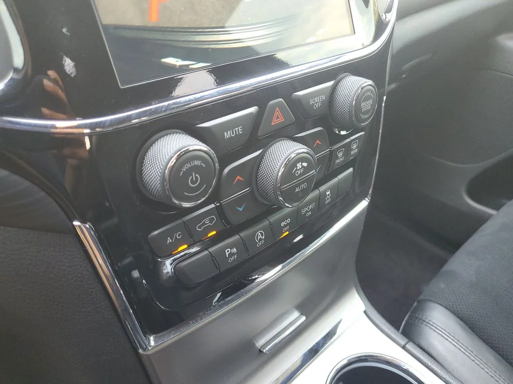 Used 2021 Black Jeep Laredo X image 21