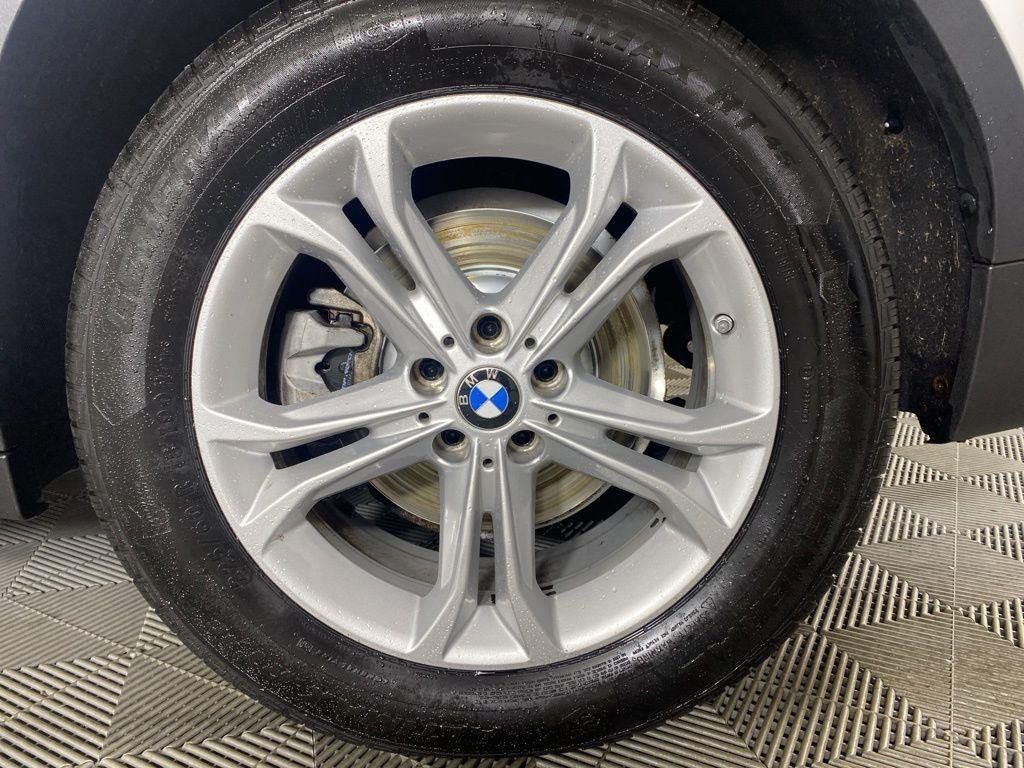 Used 2021 White Metallic BMW xDrive30i image 9