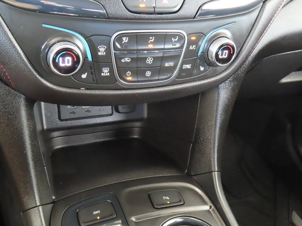 Used 2024 Sterling Gray Metallic Chevrolet RS 4x4 4dr SUV image 20