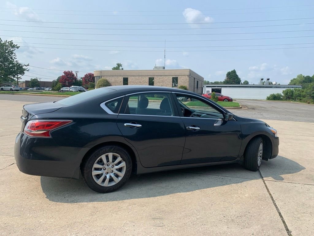 Used 2015 Blue Nissan 2.5 S image 11