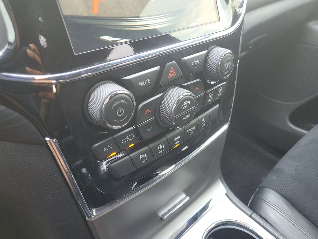 Used 2021 Black Jeep Laredo X image 22