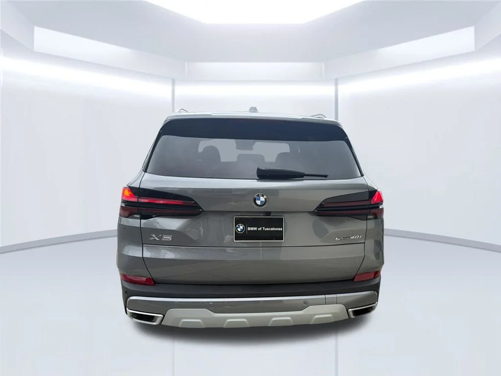 New 2026 Skyscraper Grey Metallic BMW sDrive40i image 5
