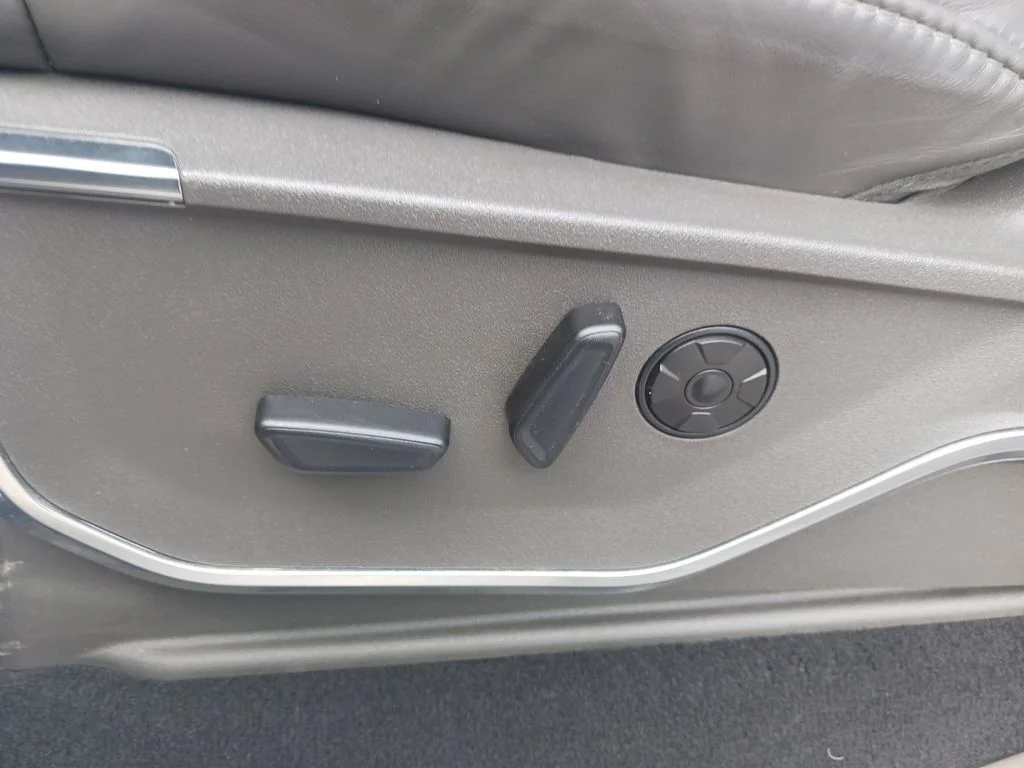 Used 2025 Black Ford Platinum image 35