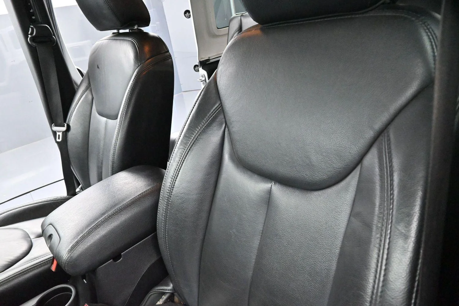 Used 2015 Bright White Clearcoat Jeep Altitude image 13