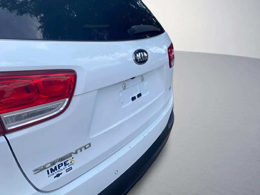 Used 2017  Kia LX V6 image 34