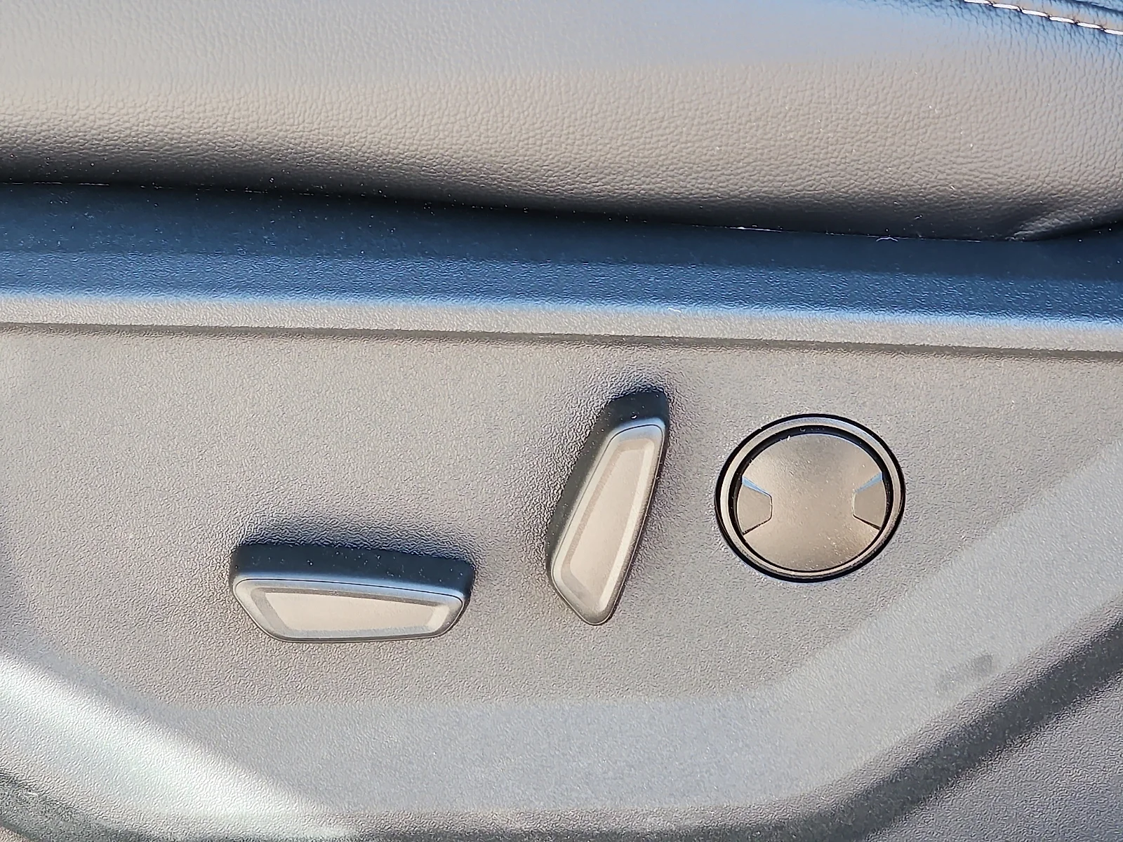 New 2026 Oxford White Ford Lariat image 16