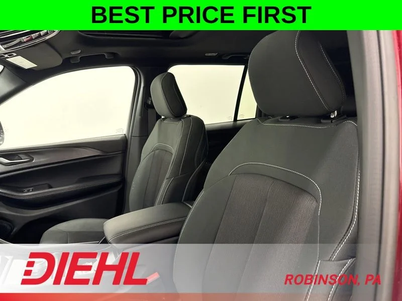 New 2026 Velvet Red Pearl-Coat Exterior Paint Jeep Laredo X image 19