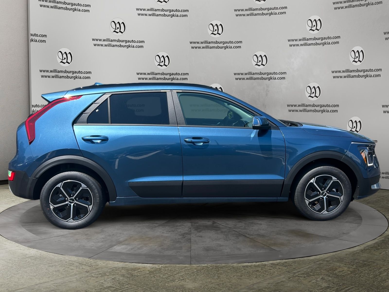 New 2026 Mineral Blue Kia EX image 6